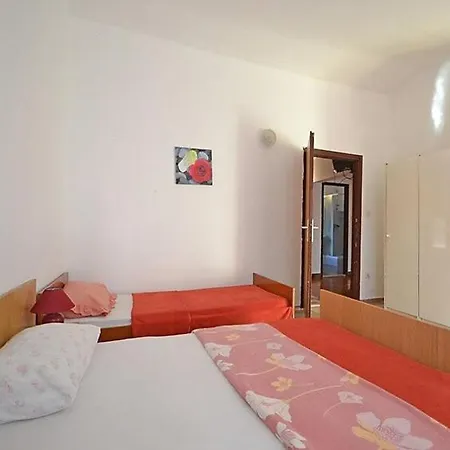 Apartment Apartments Dragica Starigrad Paklenica